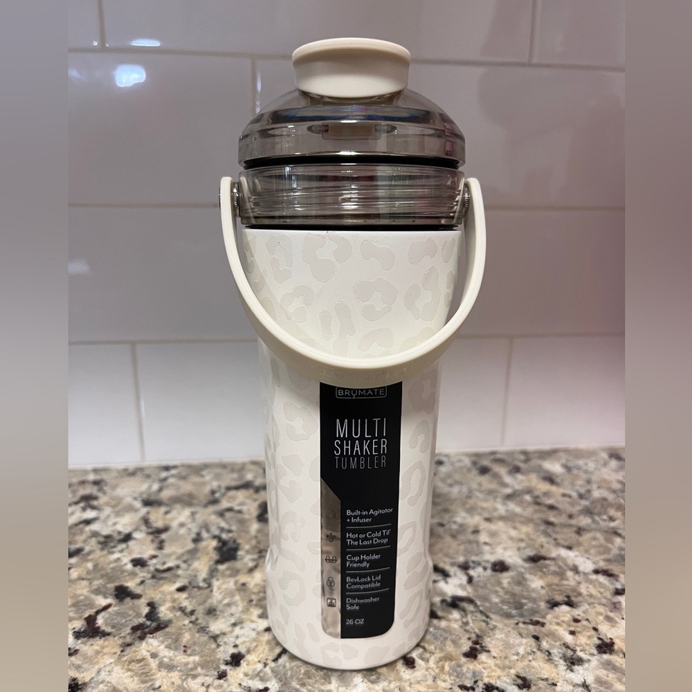 BNWT BruMate 26oz MultiShaker Bottle Tumbler Limited Edition Limestone Leopard.
